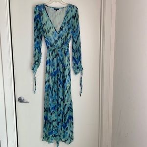 Gorgeous Kendall + Kylie High-Low Dress. Size M. Attached belt